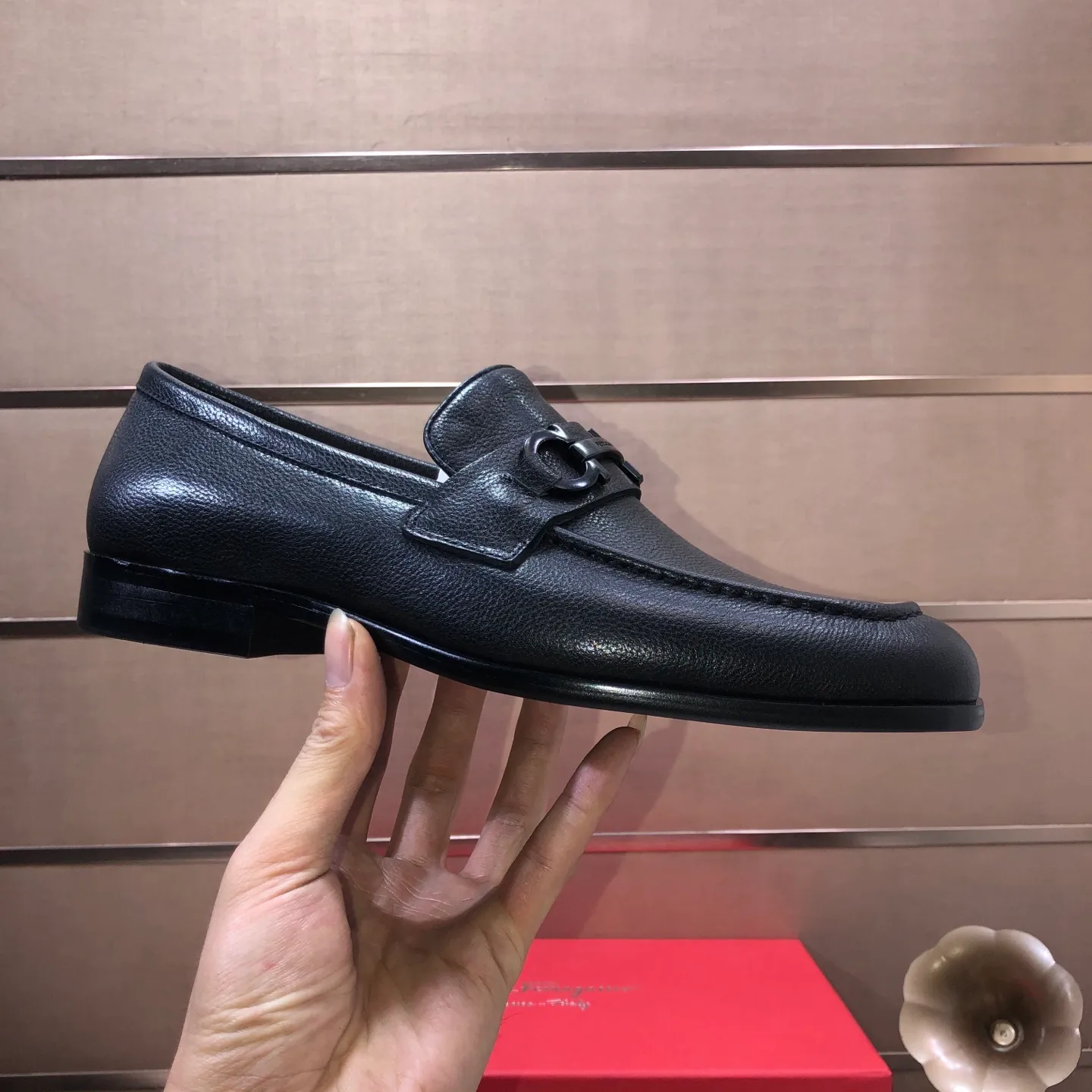 Men's shoes💰580💰【Ferragamo】Official website new product update👏High-quality casual shoes👟Imported first-layer calfskin with official website breathable printed fabric, comfortable and breathable, cowhide lining. Matching code: 38~44 (45 customized, non-refundable)